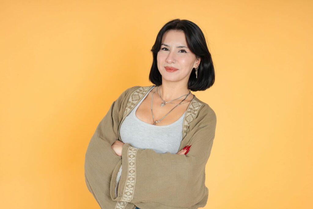 Pessoa de mente forte posando com confiança