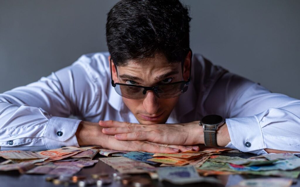 Jovem ganancioso que não pensa em mudar a si mesmo